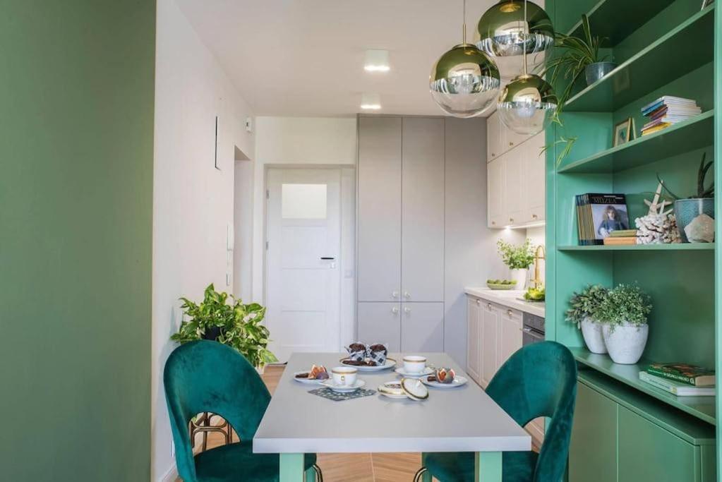 Verdant Oasis - Old Town Studio - By Upstairs Krakov Exteriér fotografie