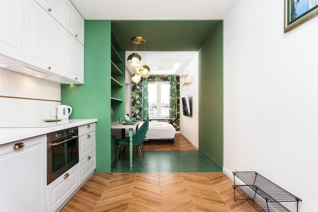 Verdant Oasis - Old Town Studio - By Upstairs Krakov Exteriér fotografie