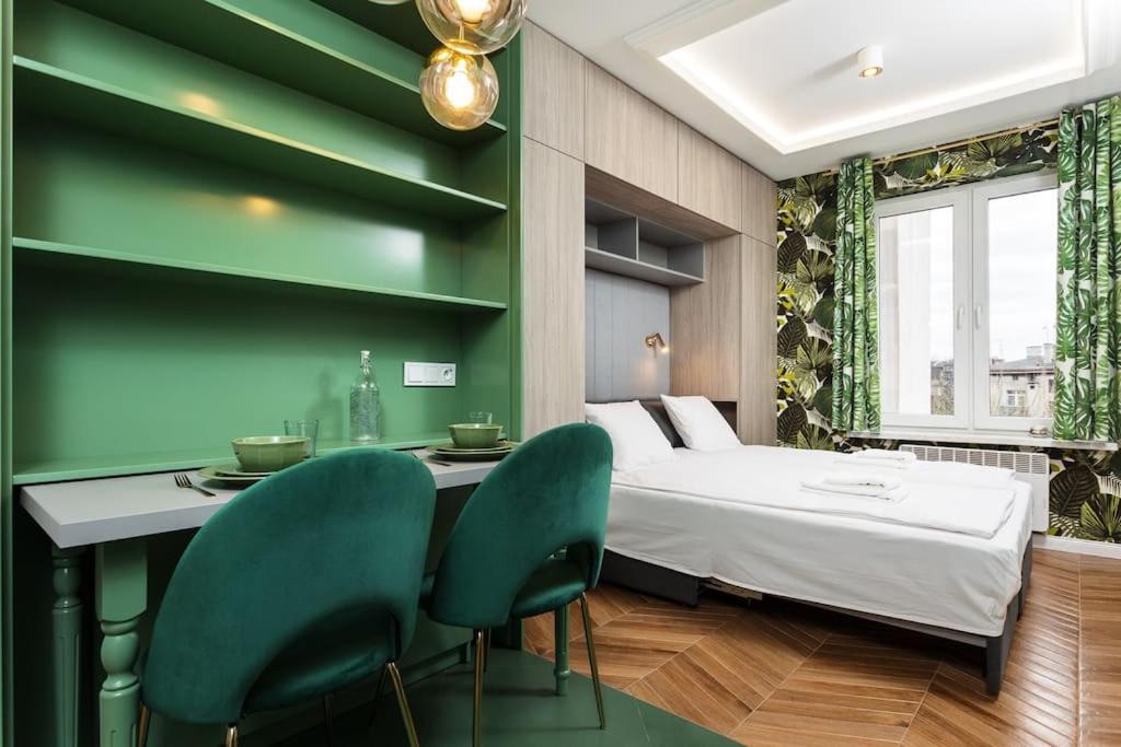 Verdant Oasis - Old Town Studio - By Upstairs Krakov Exteriér fotografie